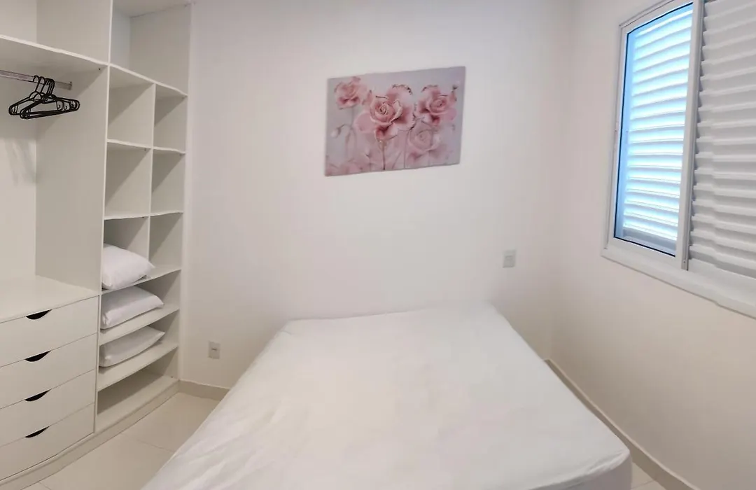 Apartamento novo a 350 m da praia das Toninhas em Ubatuba - 2 dormitórios sendo 1 suite, piscina, varanda gourmet com churrasqueira, ar condicionado, cozinha completa, garagem privativa-1